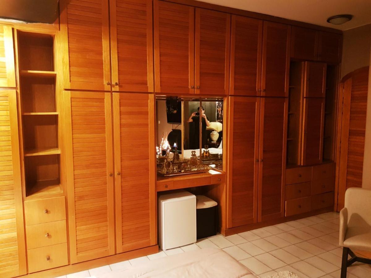 Kouro's Private Room! *